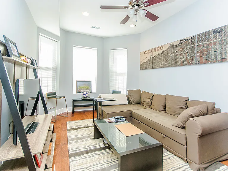 2342 W Augusta Blvd #2F — Photo 3