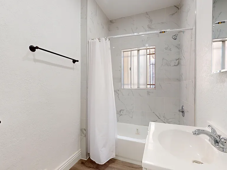 2318 W Jefferson Blvd #A — Photo 14
