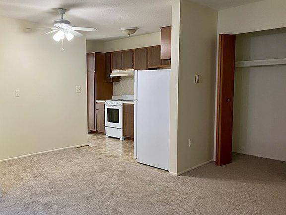 LR looking toward kitchen. Note new carpet, freshly painted, new stove