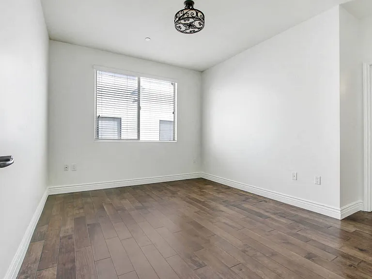 4410 Sepulveda Apartments — Photo 51