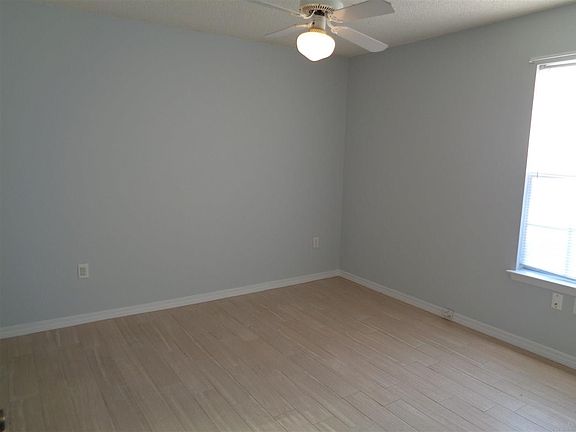 5th image of 2111 Karlburg Dr