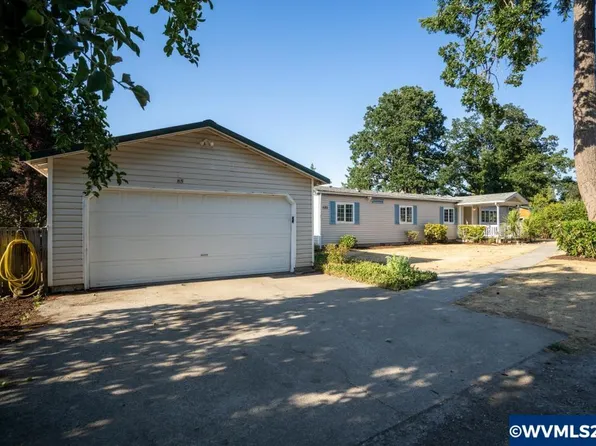 585 W Water St, Stayton, OR 97383