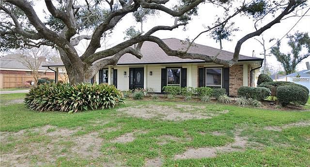 1st image of 423 River Oaks Dr