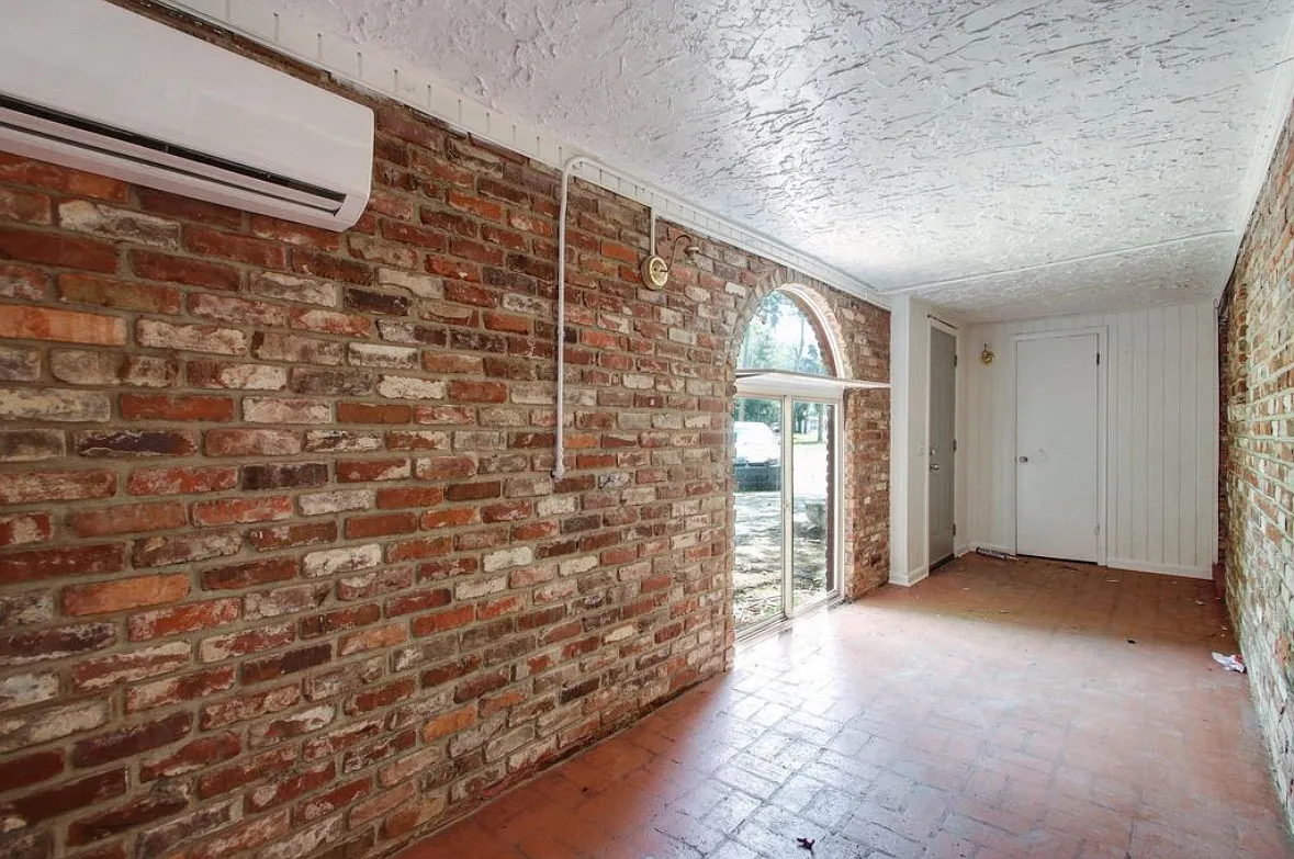 2325 Spring Park Rd — Photo 2