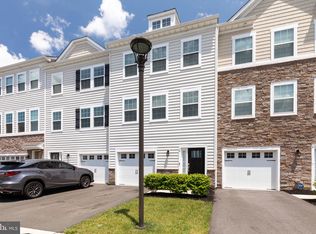 10 Ravenna Ln, Mount Laurel, NJ 08054