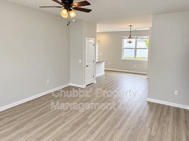 3 bed, 2.5 bath, $2,550 — Photo 2