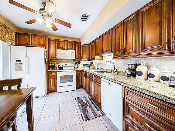 4th image of 7665 NW 38th Ct