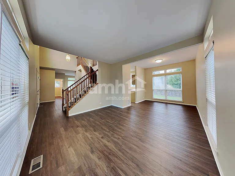 266 W Holly Ct — Photo 4