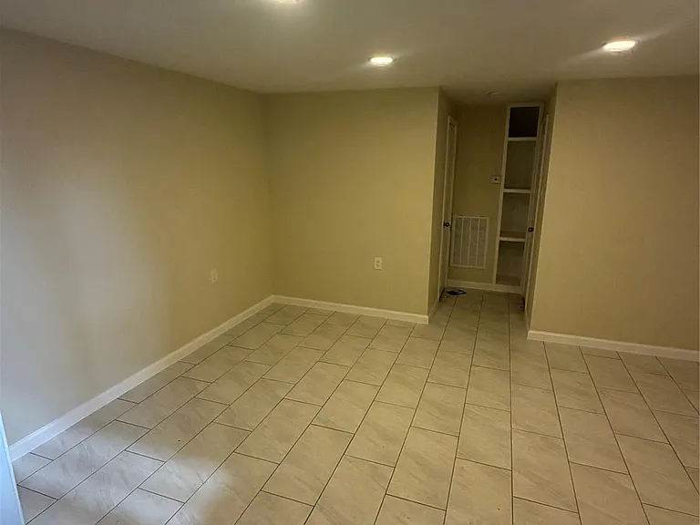 1100 Orchid St — Photo 8