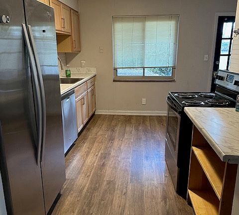 3rd image of 10120 Oak Park Blvd