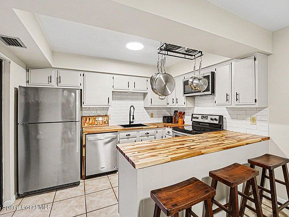 4th image of 1820 S Park Ave