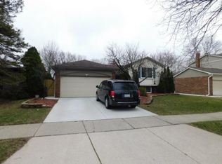 2208 Niagara Dr, Troy, MI