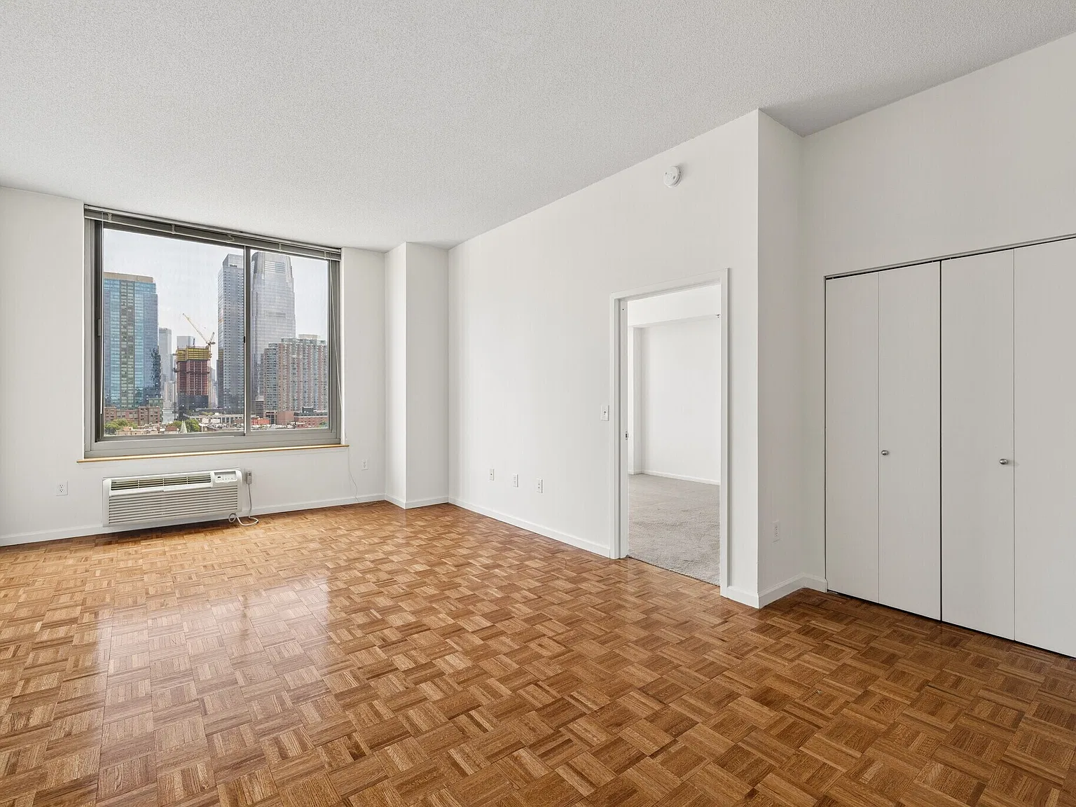 2 bed, 1100 sqft, $4,935 — Photo 2