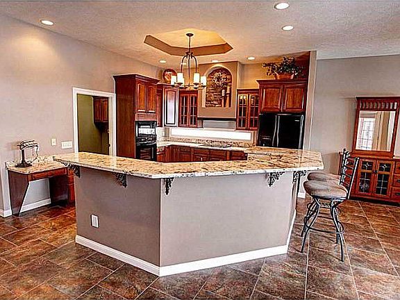 4th image of 615 Maeghann Ct