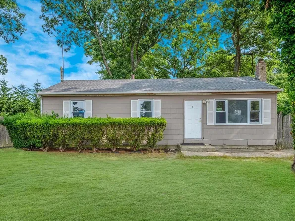 1 Pine Road, Middle Island, NY 11953