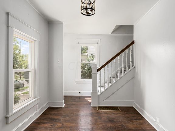 2nd image of 215 S Mulberry St