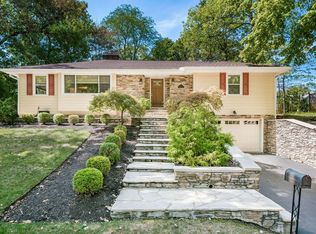 1077 Wyandotte Rd, Columbus, OH 43212