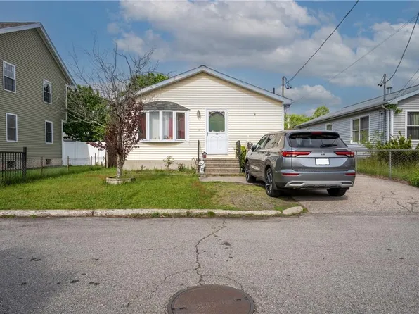 102 Kenmore St, Pawtucket, RI 02861