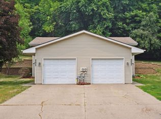 8627/8635 Woodlawn Ave, Rockford, MN 55373