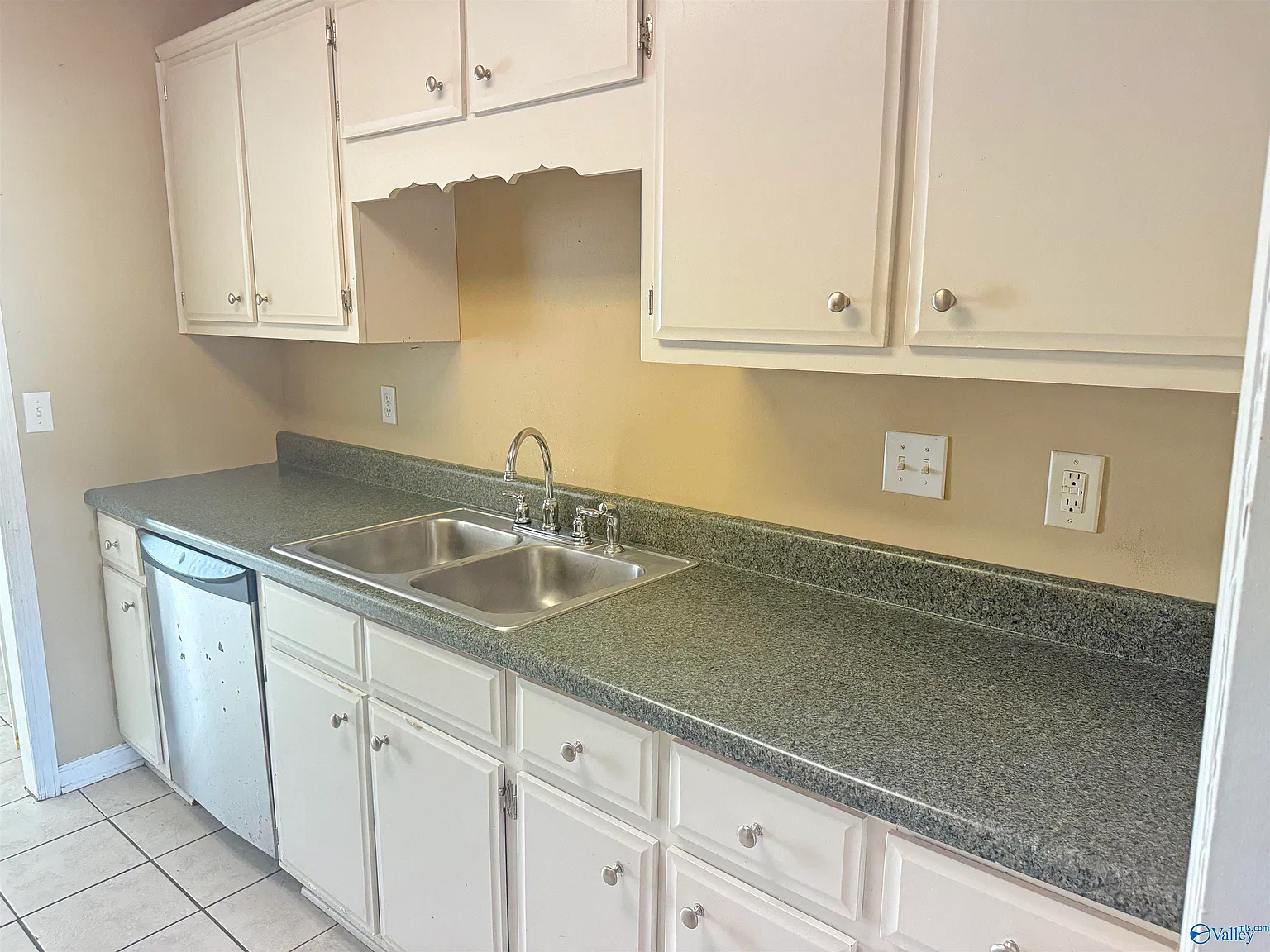 3 bed, 2.0 bath, 1550 sqft, $1,500 — Photo 3