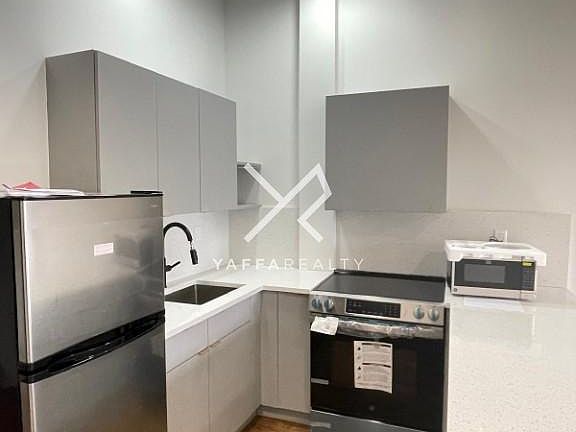 4th image of 180 Noll St APT 2R