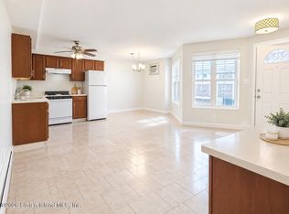 27 Malibu Ct, Staten Island, NY 10309