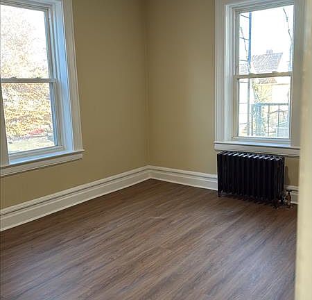 4th image of 168 S Clinton St #B1
