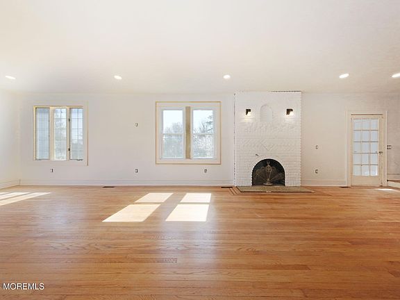 4th image of 310 Branch Avenue