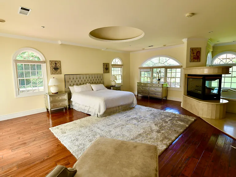 906 Glen Way — Photo 24