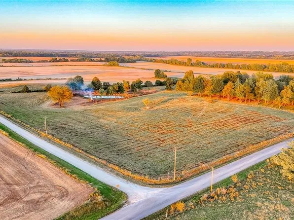 SW 200th Rd, Centerview, MO 64019