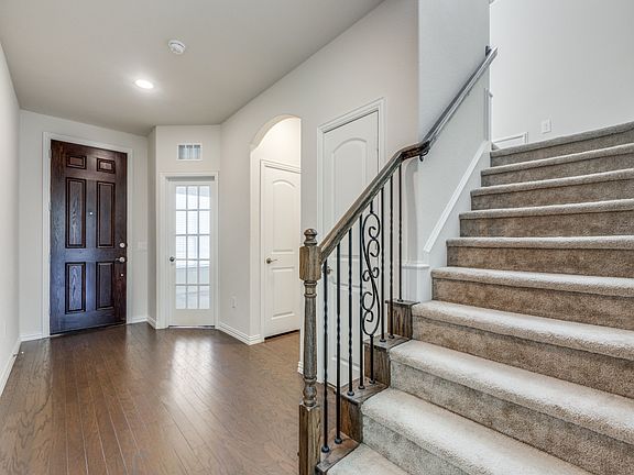 3rd image of 5625 Merchant Dr