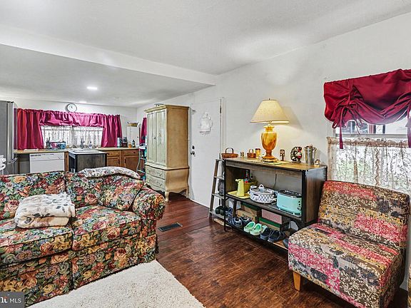 3rd image of 509 Middleview Dr