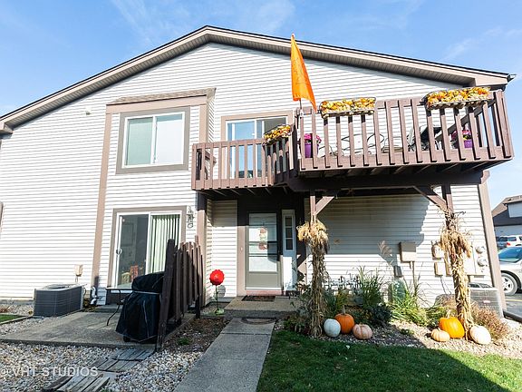 2nd image of 1527 Timberwood Ct #1527