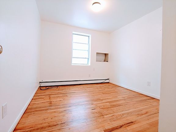 5th image of 197 Chauncey St APT 2