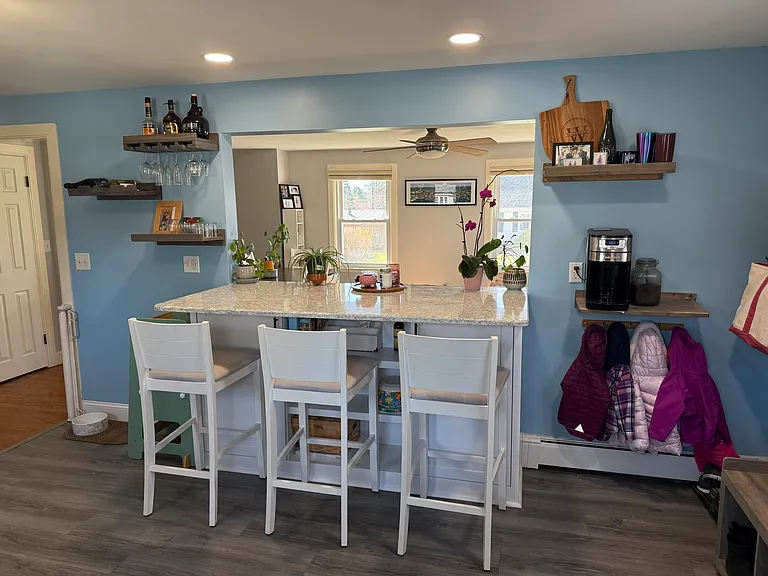 Kitchen bar