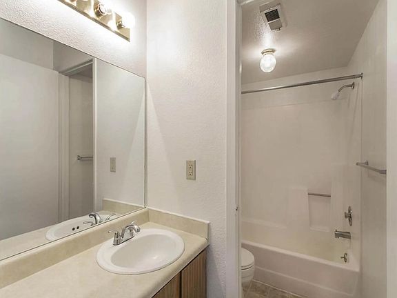 4th image of 661 E James Pointe Dr #2Q