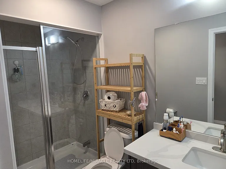 20 Esther Cres — Photo 8