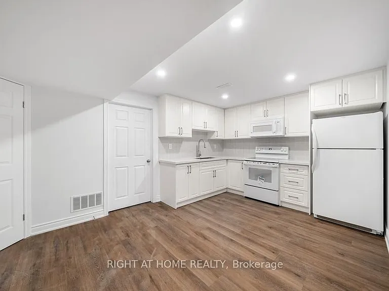 582 Carlyle Ct #LOWER — Photo 2