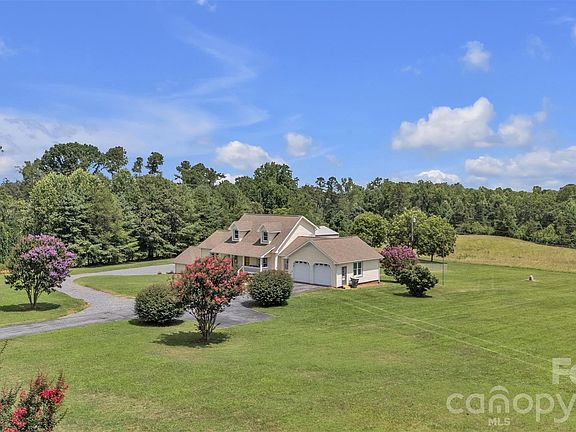 2nd image of 1144 Old Mountain Rd
