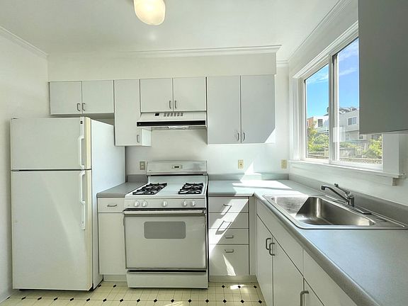 5th image of 25 Edward St APT 5