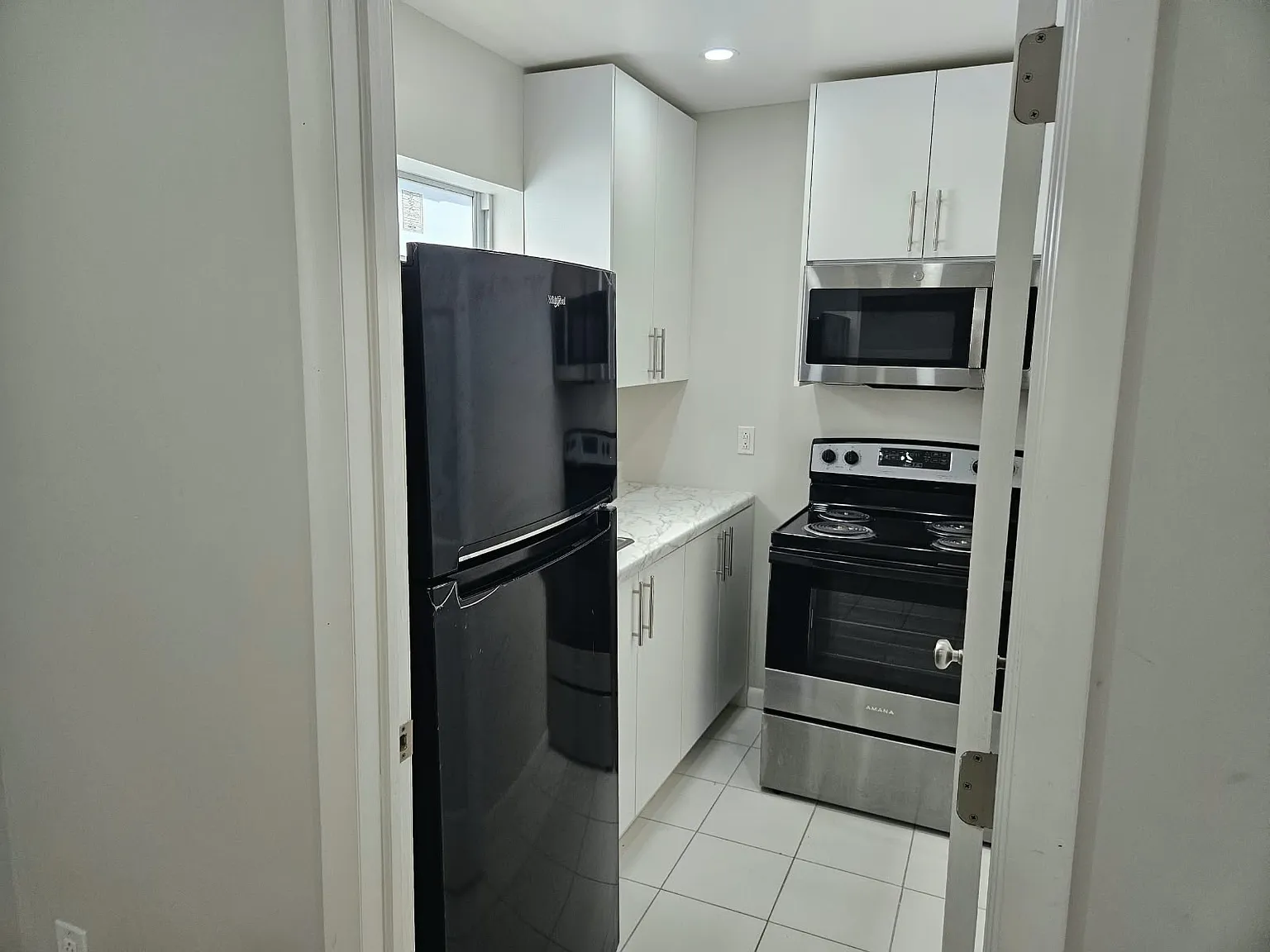 2 bed, 750 sqft, $1,800 — Photo 1