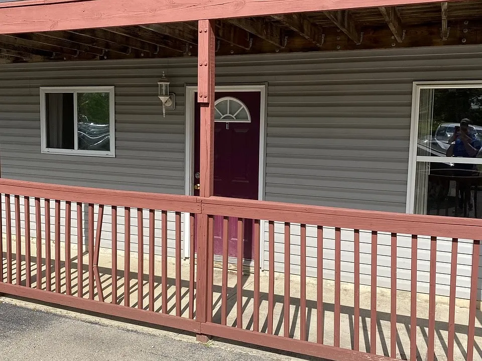321-2 E Mill St