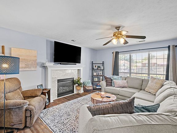 4th image of 1304 Riverwood Dr