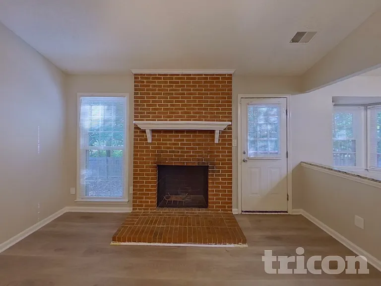 7226 Amarillo Dr — Photo 2