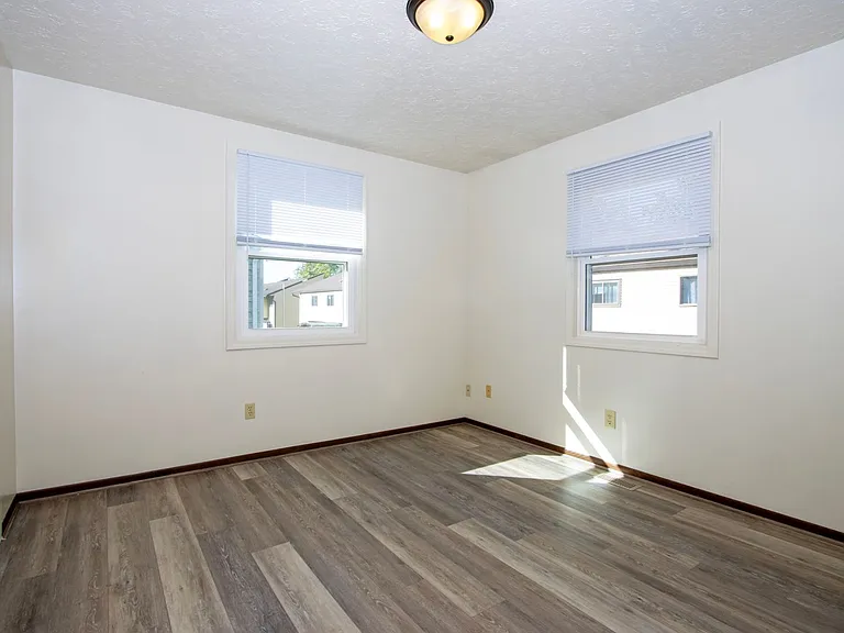 240 Collier Dr #10 — Photo 8