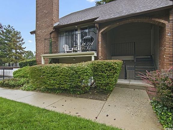 2nd image of 1217 E Cottonwood Hills Dr