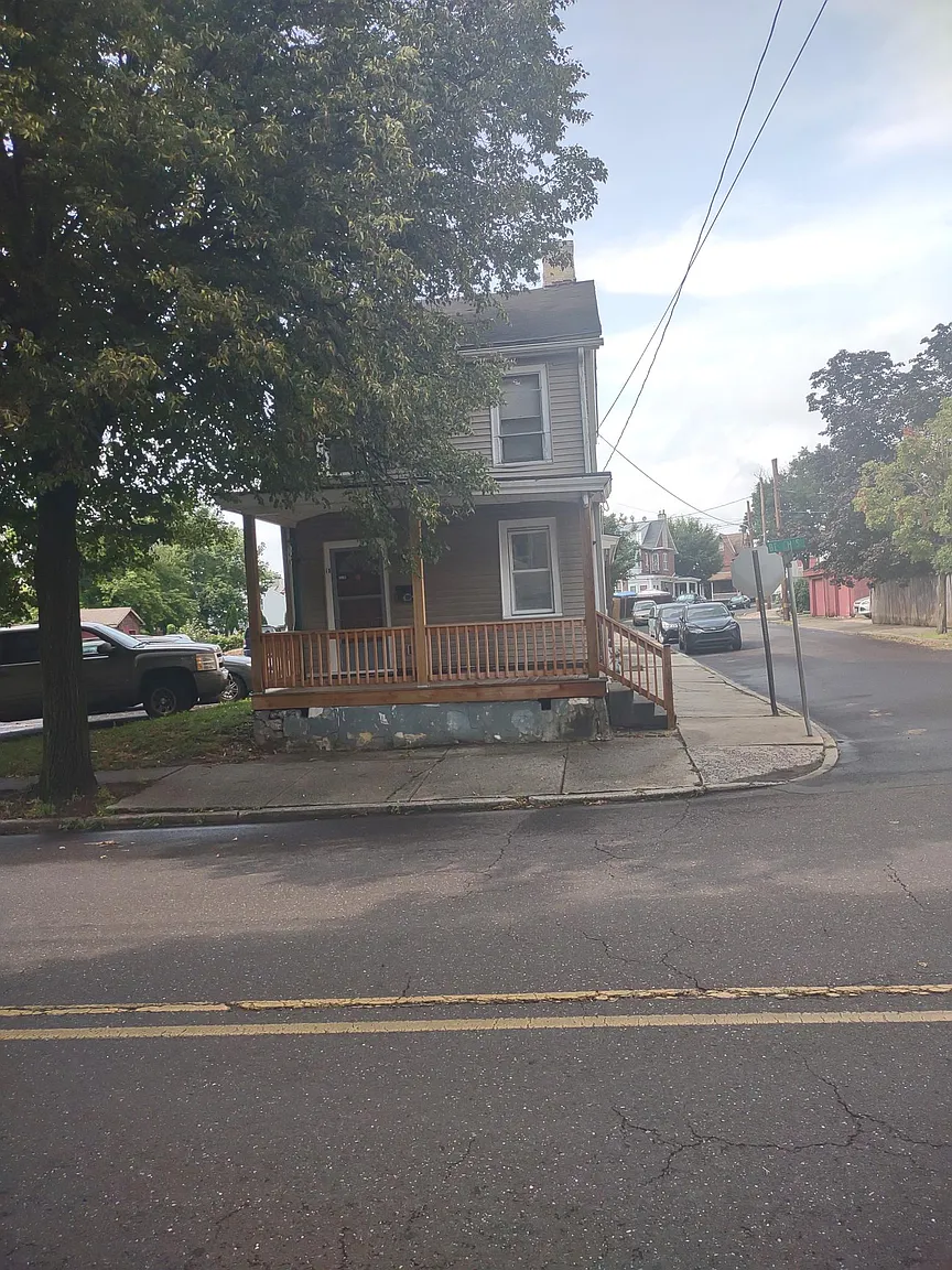 19 Beech St photo 1