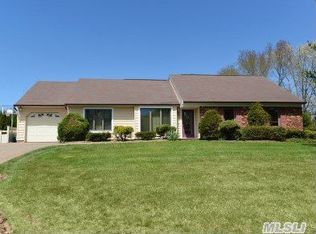 30 Timber Ridge Dr, Commack, NY 11725