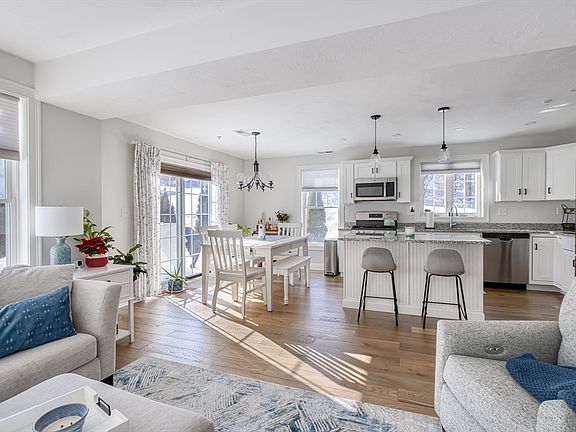 3rd image of 1401 Kenwood Way #1401