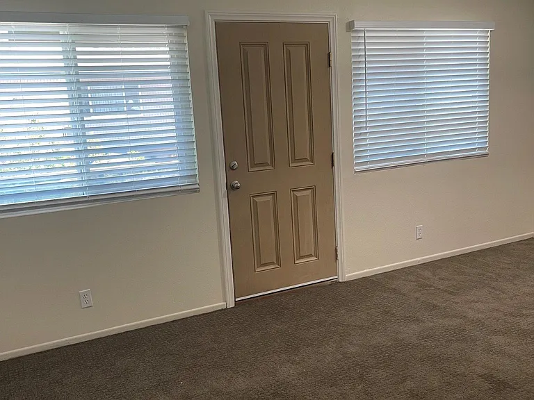 5561 Norwalk Blvd — Photo 6